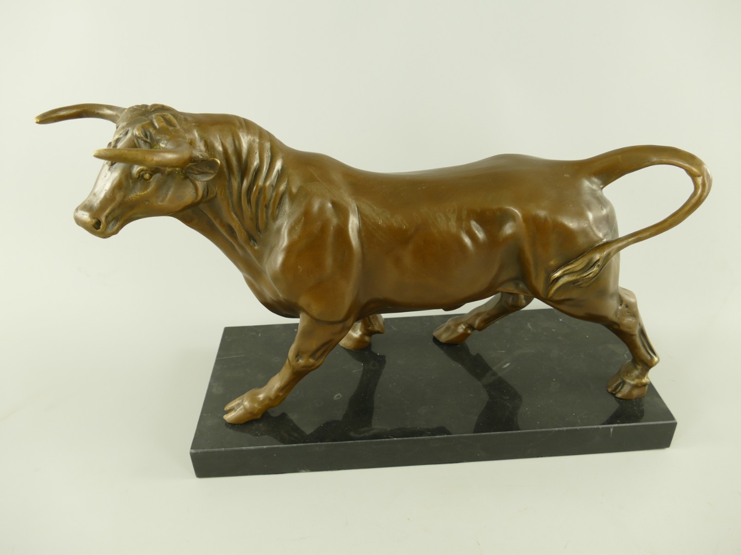 Figur Bronze Bülle L.38x27x16cm