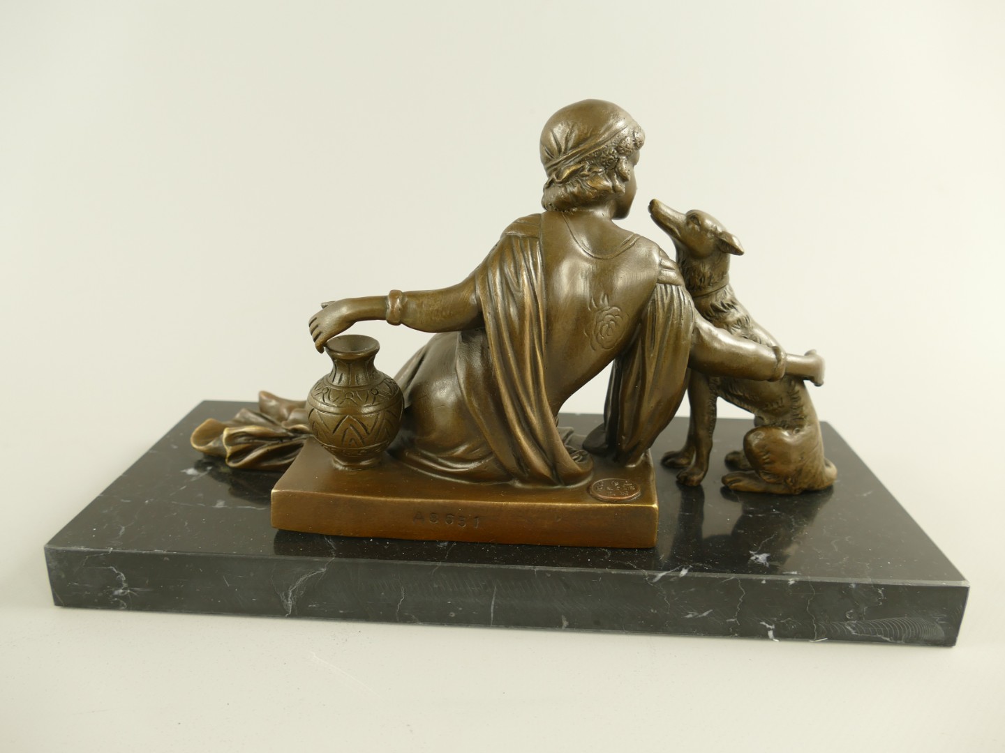 Figur Bronze Frau mit Hund L.27x15x12cm