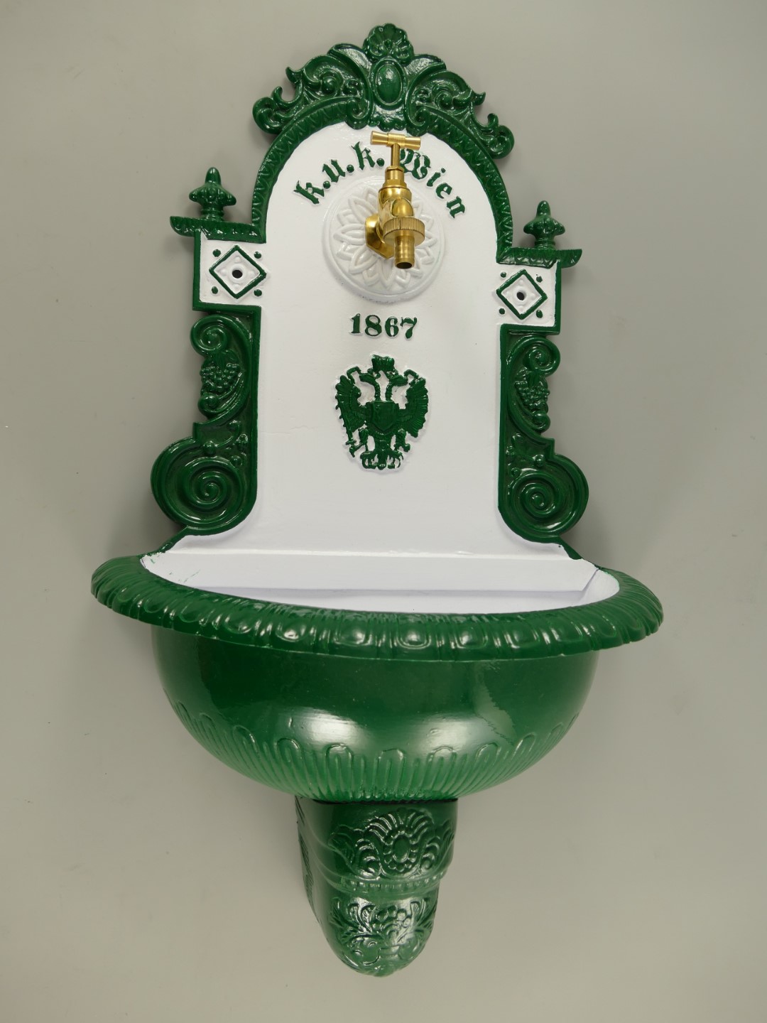 Wandbrunnen 1867 Alu Guß grün/weiß H.72cm