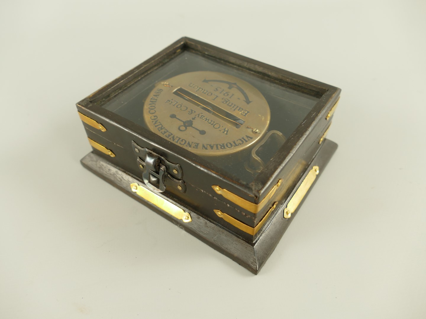 *ANG. Kompaß Messing brüniert mit Holzbox D.8cm