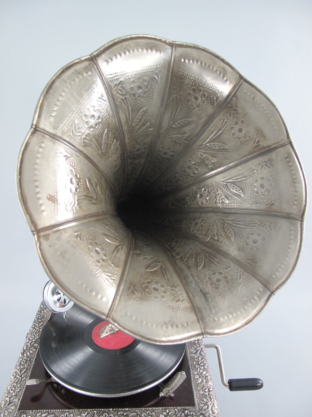 Grammophon GRAVUUR vern./Holz viereck.(Deko)H.66cm