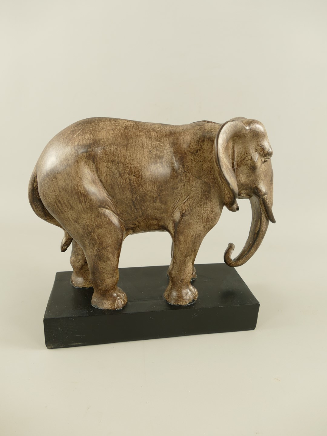 Elefant Polystein Schwarz/Holz farbig L.27cm =043