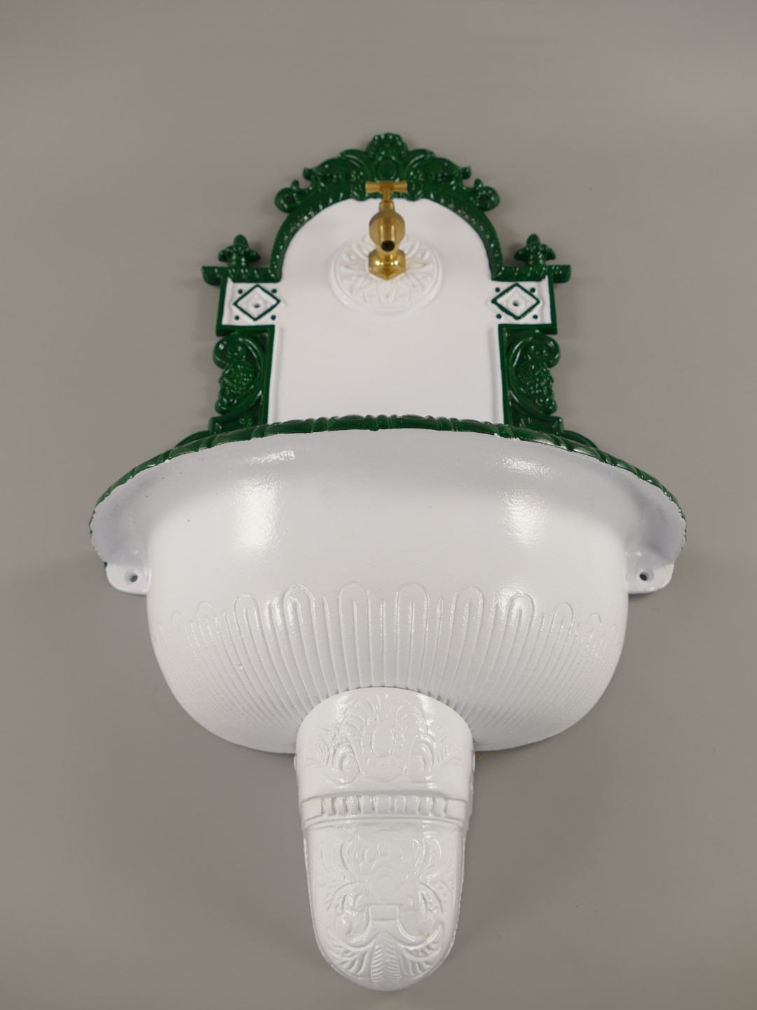 Wandbrunnen Alu Guß grün/weiß H.72cm