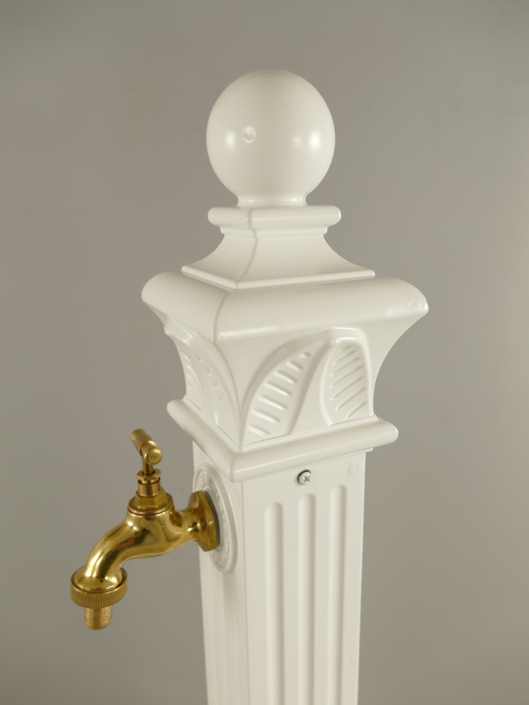 Zapfsäule Eckig Alu. weiss Mes. Hahn H.83x33cm