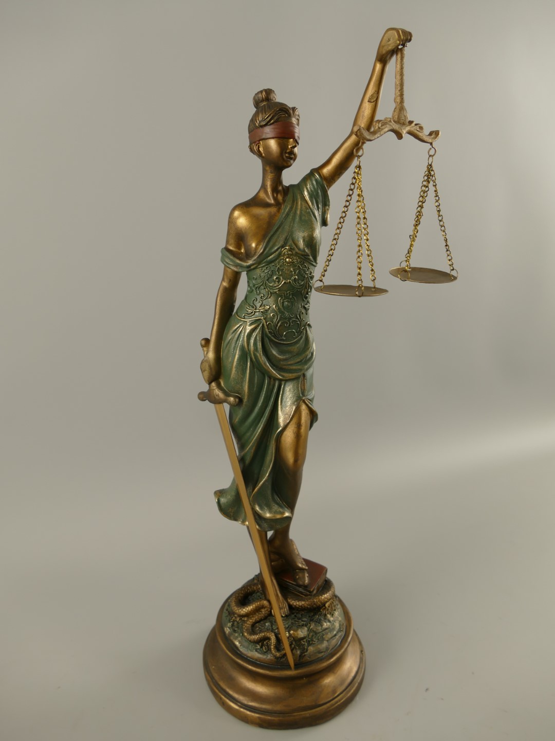 Justitia Polystein BRONZE farbig H.53x18cm
