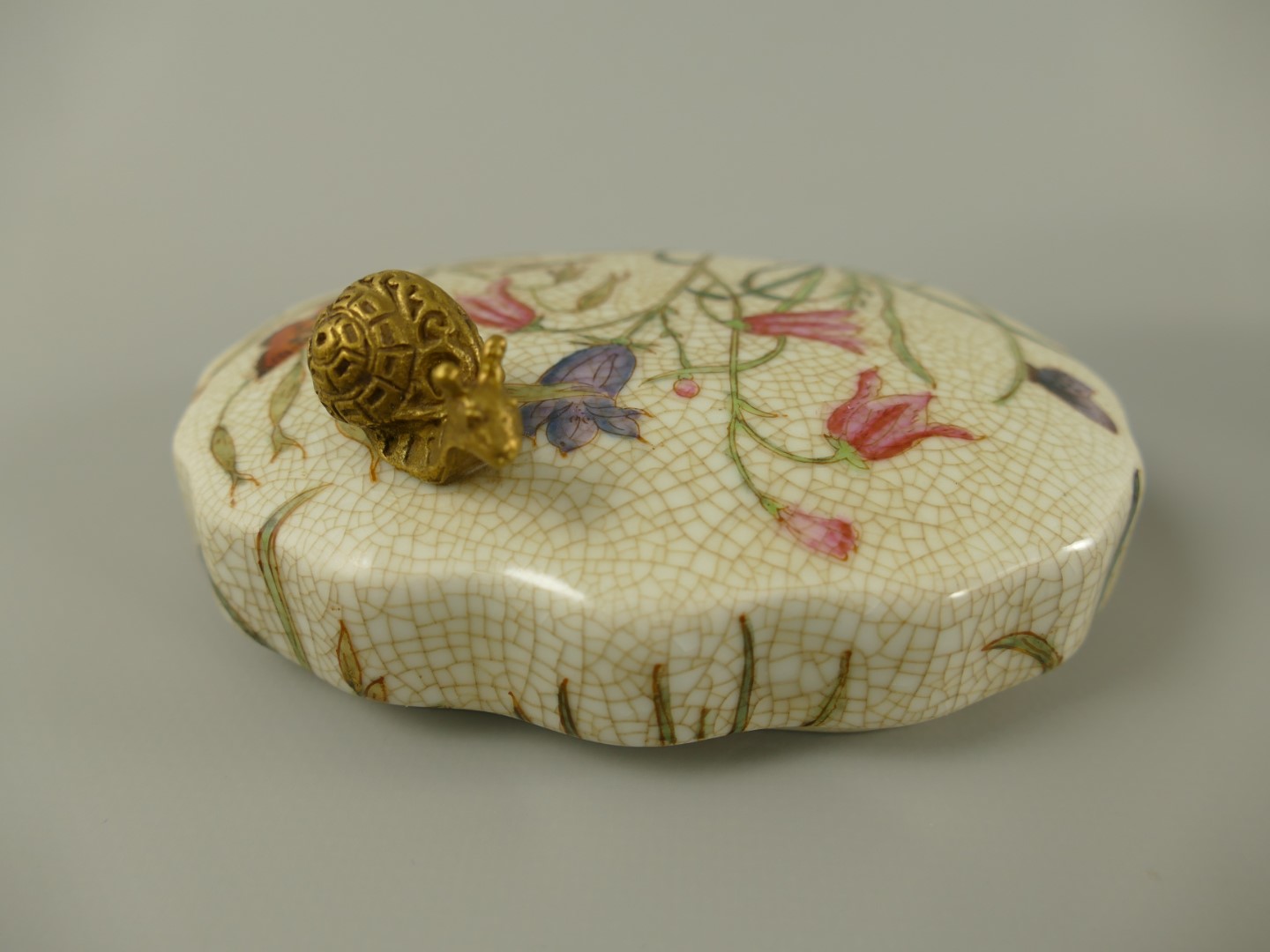 Porzellan mit Messing Box L.13-H.9cm