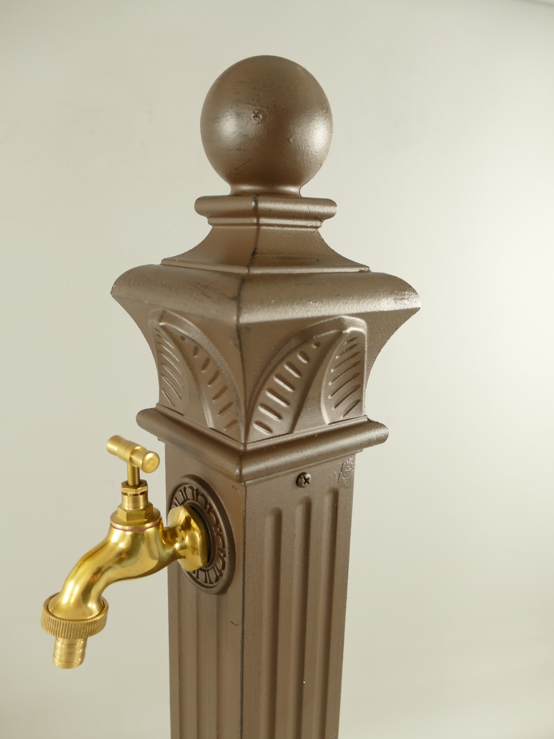 Zapfsäule Eckig Alu. rust. braun Mes. Hahn H.83cm