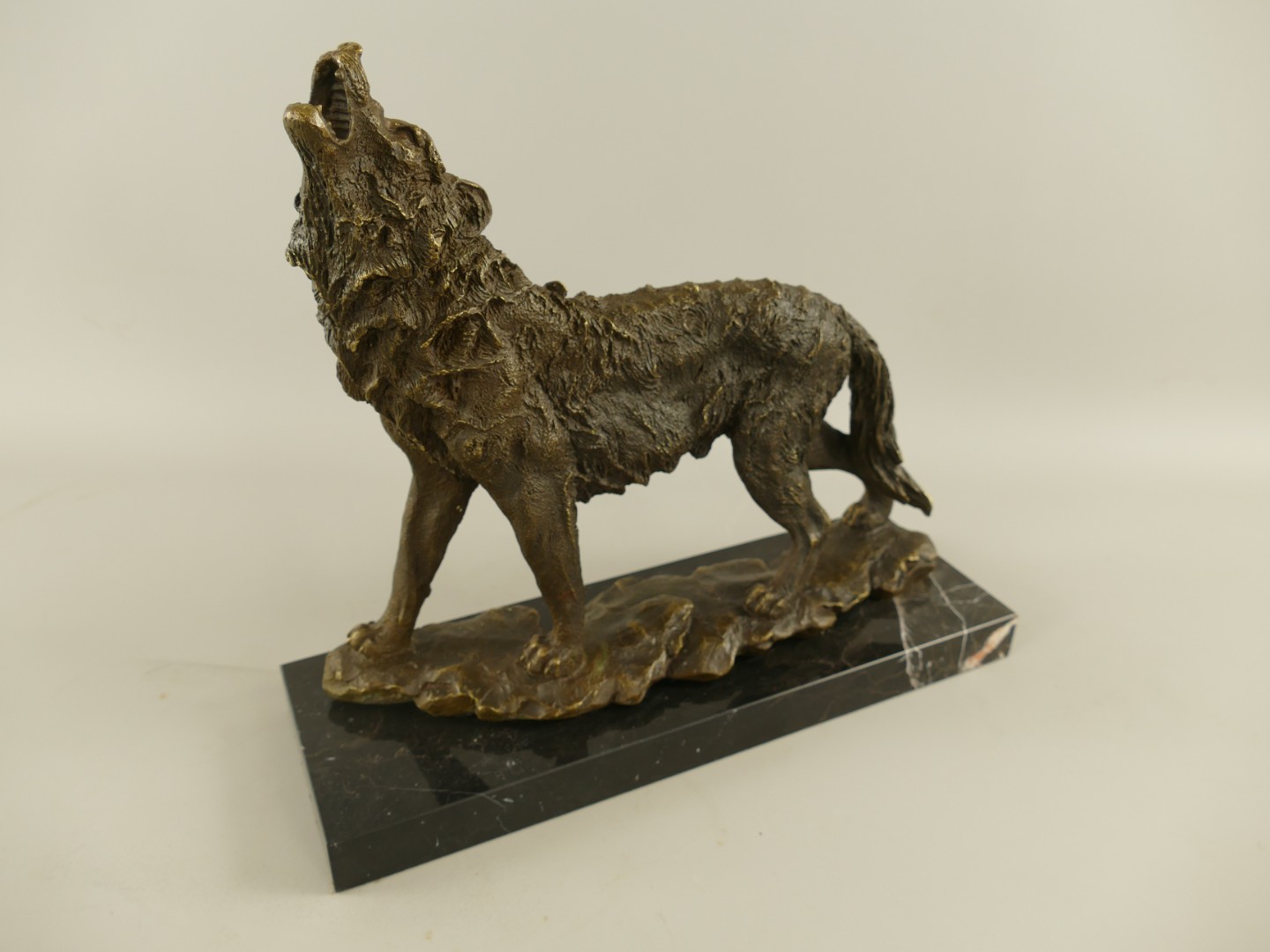 Figur Bronze Wolf L.38x34x13cm
