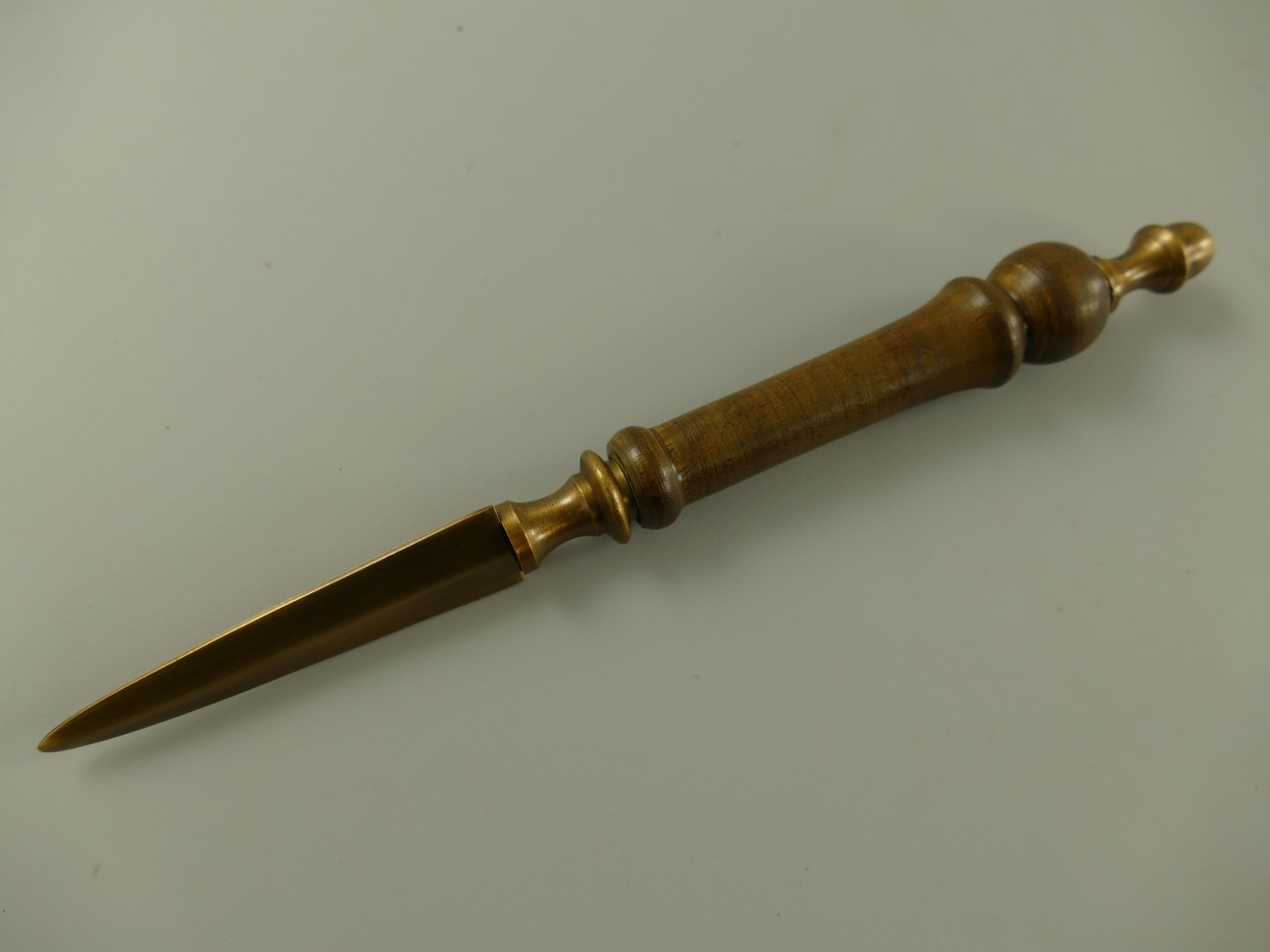 Brieföffner/Lupe brüniert liegend ständer L.24cm